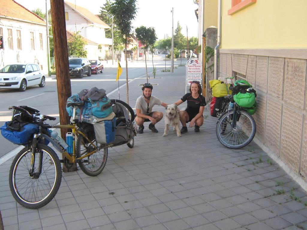 Base For Adventurers - Urban Guerrilla Hotel Negotin Exterior photo